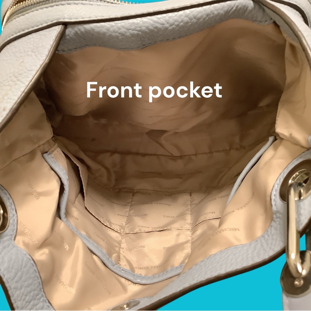 Michael Kors Light Blue Leather Shoulder Bag.
Has 3 sections for lots of storage - Picture 6 of 10